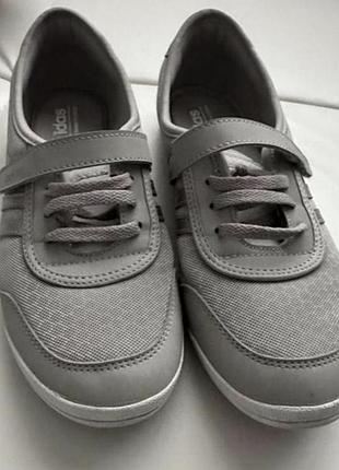 Кросівки adidas 39