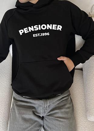 Чорне худі "pensioner est. [ваш рода] — індивідуальне нанесення року під замовлення m, яскраво-синій