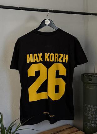 Футболка max korzh 26 динамо київ ukraine — фанатська футболка з принтом m, хакі