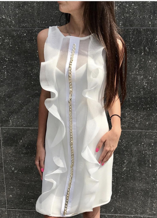 Очень нарядное белое платье