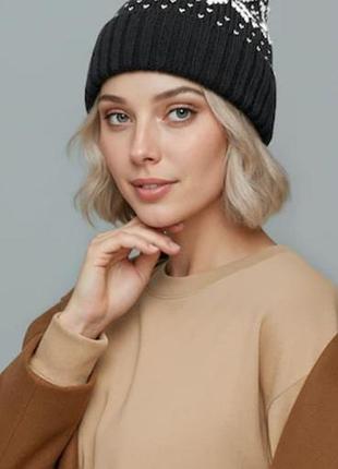 Шапка в наявності. 5