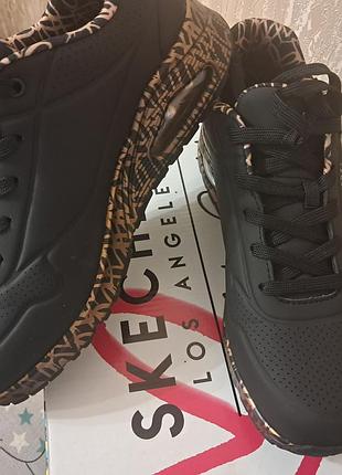 Кросівки жіночі skechers чорні з леопардовим принтом