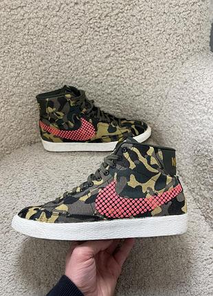 Унісекс кеди високі nike wmns blazer mid jcrd premium "desert camo" кросівки жіночі