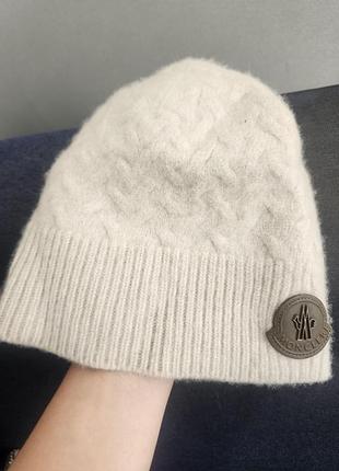 Шапка жіноча moncler біні молочна