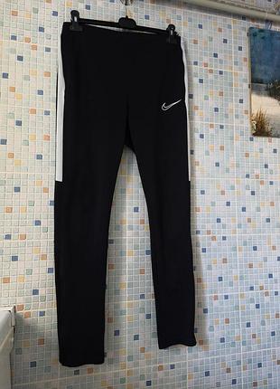 Спортивні штани nike.