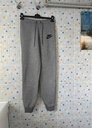 Спортивні штани nike.