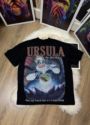 Чорна оверсайз футболка boohooman x disney ursula
