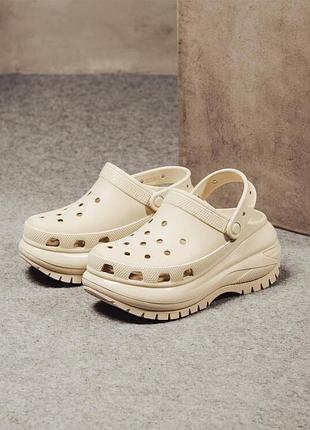 Шлепанцы crocs classic mega crush clog