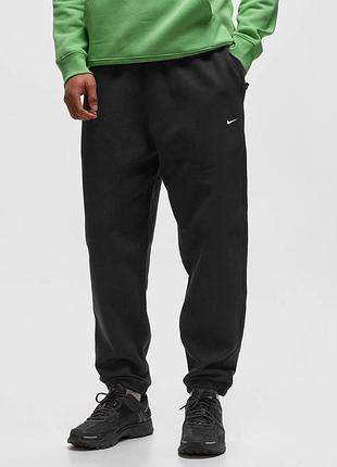 Оригінальні чоловічі спортивні штани nike solo swoosh fleece pants dx1364-010 оригинальные мужские спортивные штаны acg jordan tech fleece