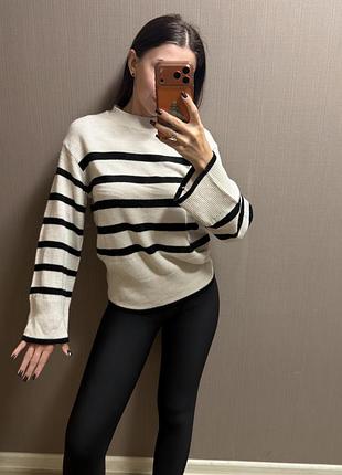 Жіночий светр zara у смужку