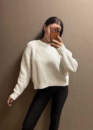 Светр жіночий zara білий в рубчик