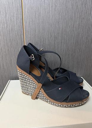 Босоніжки жіночі tommy hilfiger сині, розмір 39-40