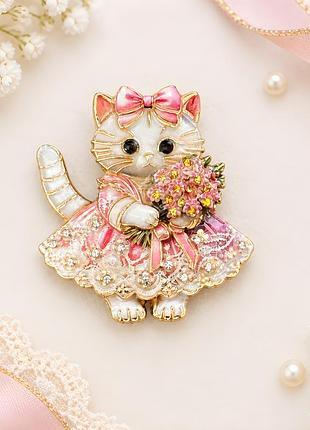 ✨🐱 чарівна емалева брошка «кішечка у сукні з букетом квітів» 💐