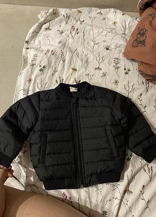 Куртка для хлопчиків h&m чорна, на пуху, на 4-6 місяців