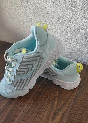 Детские кроссовки saucony wind 3