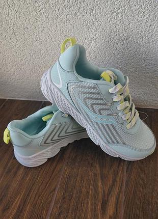 Дитячі кросівки saucony wind
