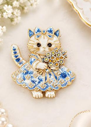 ✨🐱 вишукана емалева брошка «кішечка у синій сукні з букетом квітів» (гжель) 💐