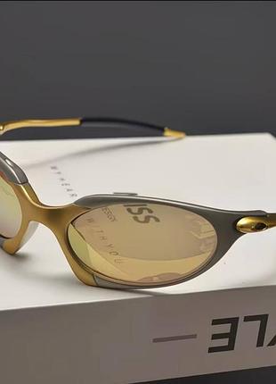 Сонцезахисні окуляри oakley