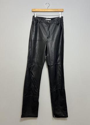 Жіночі брюки zara чорні з екошкіри з розрізами