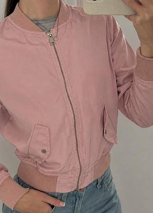 Рожевий бомбер bershka