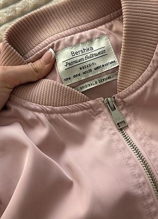 Рожевий бомбер bershka 4
