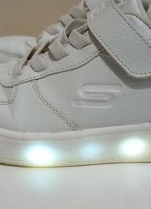Брендовые супер легкие кроссовки с огоньками skechers remix.