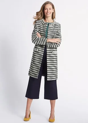 Елегантне класичне пальто від marks & spencer (серія classic) з фактурної твідової тканини, декоративна бахрома по коміру та кишенях