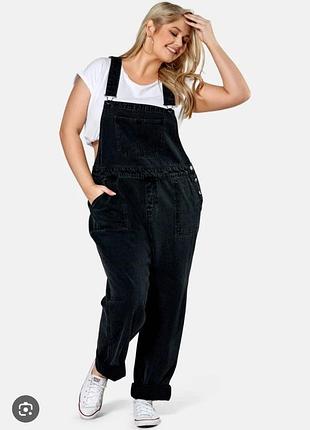 Крутой комбинизон джинсовый большого позмера от boohoo. размер по наборке 24, это xxl-xxl.