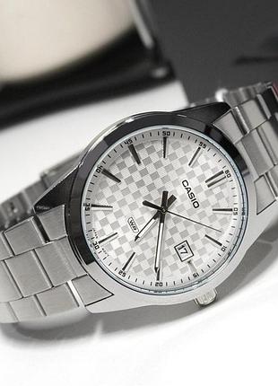 Чоловічий годинник casio mtp-vd03d-7a classic з білим циферблатом та сріблястим браслетом 3