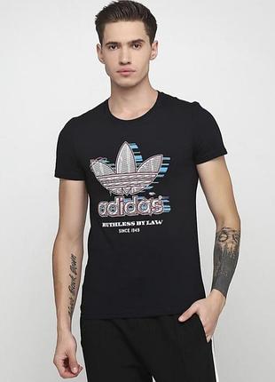 Стильная хлопковая футболка чёрного цвета с ярким принтом adidas made in turkey, оригинал