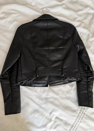 Куртка жіноча pull&bear косуха чорна розмір s 2