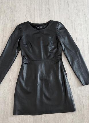 Сукня міді жіноча zara чорна з екошкіри