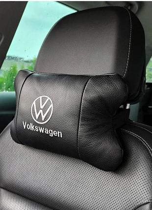Автомобільна шкіряна подушка ортопедична на підголівник volkswagen + брелок