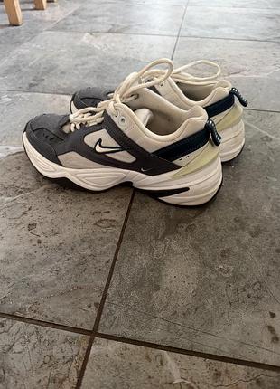 Кросівки жіночі nike сірі з білим 36.5 розмір