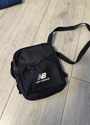 Сумка new balance через плече чорна