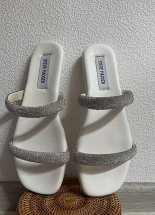 Шльопанці жіночі steve madden decorate білі зі стразами