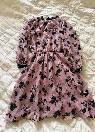 Сукня жіноча mohito рожева в квітковий принт, розмір 34 s