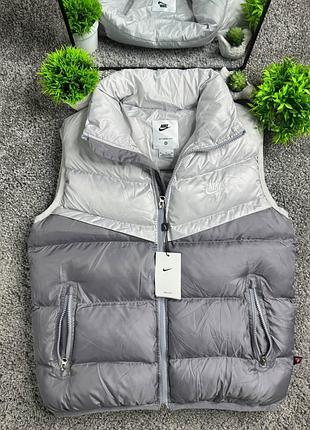 Безрукавка nike / nike vest jacket / жилетка найк хаки черная белая / брендовая безрукавка nike / мужская безрукавка найк / жилетка nike с высоким вор