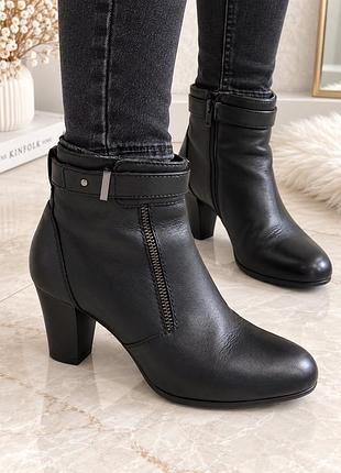 🖤 чорні ботильйони clarks на підборах
