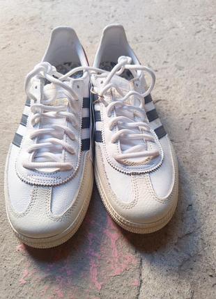 Кросівки унісекс adidas білі (розпаровка: eur 39 та 40)