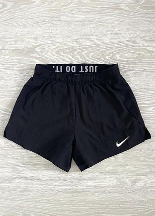 Nike оригінал жіночі, подвійні, спортивні шорти з легкої тканини