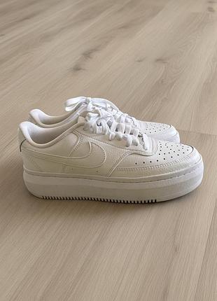Кросівки жіночі nike білі, розмір 42.5, устілка 27.5 см, натуральна шкіра