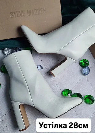 Steve madden оригінал молочно-білі, світло-бежеві шкіряні високі жіночі ботильони великого розміру на підборах
