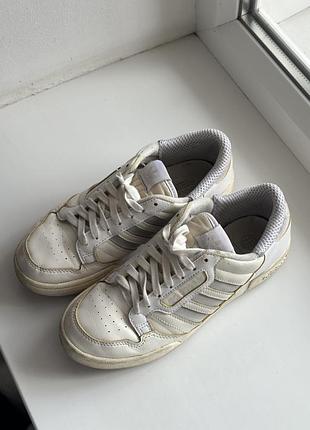 Кросівки жіночі adidas 38