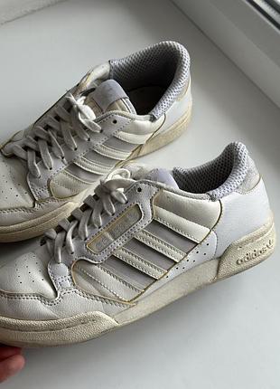 Кросівки жіночі adidas 38 5