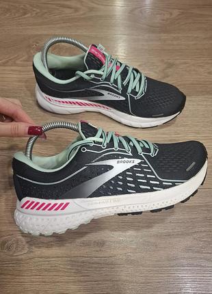 Жіночі кросівки бренд asics. р. 41. (26 см)