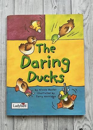 Дитяча книга англійською the daring ducks ladybird