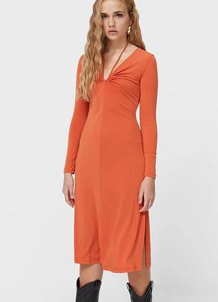 Платье оранжевое stradivarius
