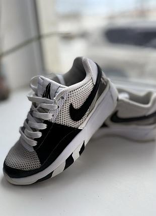 Кросівки для хлопчика nike, білі з чорним, довжина устілки 22.5 см