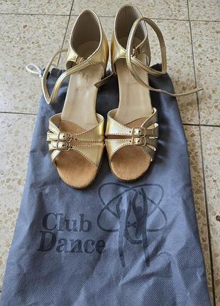 Туфлі для дівчаток club dance для бальних танців, золотисті
в подарунок чорні вживані тканеві туфлі